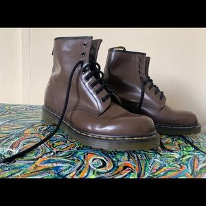 1460 Dr. Martens Smooth Leather Boot - dark brown!